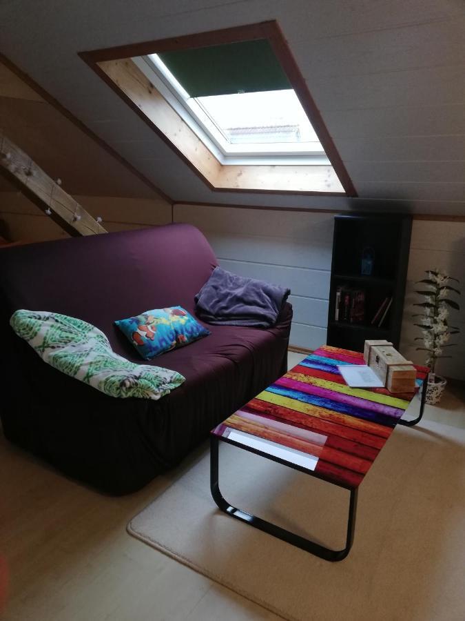 Gaestezimmer Im Altbau Dachgeschoss Mit Kleinem Bad Wlan, Tv Und Parkplatz Lachen