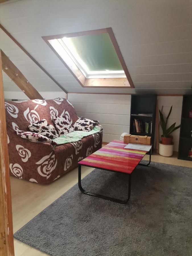 Gaestezimmer Im Altbau Dachgeschoss Mit Kleinem Bad Wlan, Tv Und Parkplatz Lachen