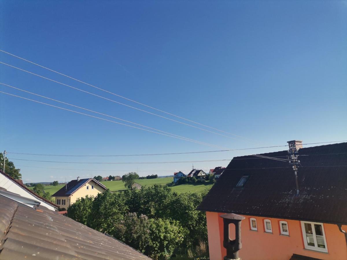 Gaestezimmer Im Altbau Dachgeschoss Mit Kleinem Bad Wlan, Tv Und Parkplatz Lachen