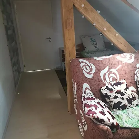 GästeZimmer im DG Dachschräge mit kleinem Bad WLAN, TV und Parkplatz Lachen Exterior foto