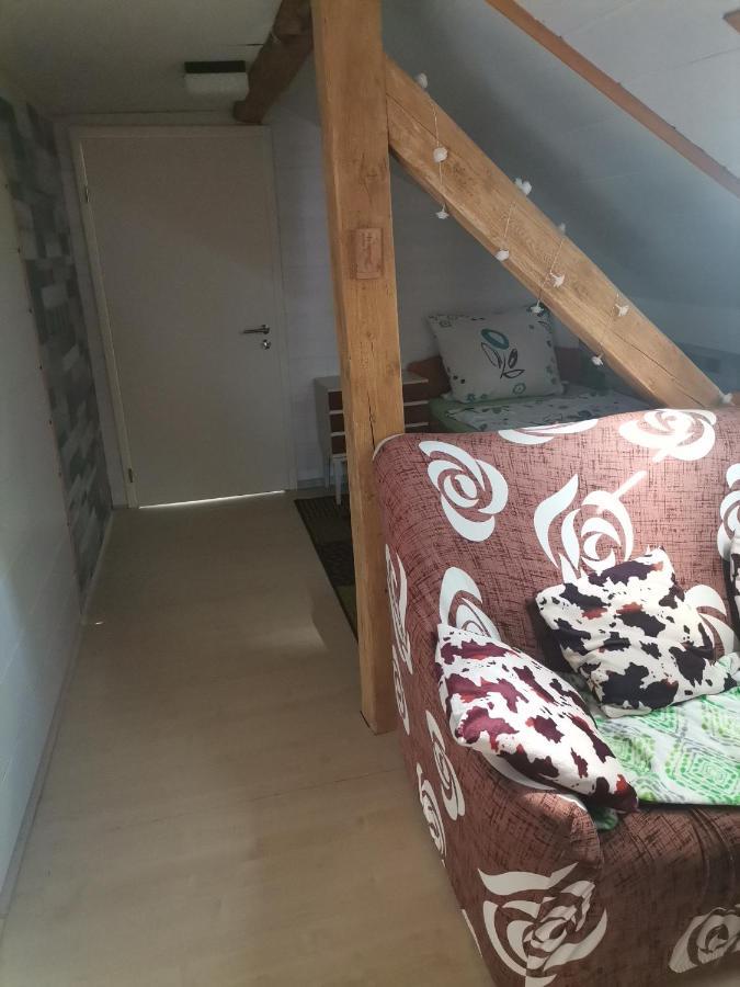 Gaestezimmer Im Altbau Dachgeschoss Mit Kleinem Bad Wlan, Tv Und Parkplatz