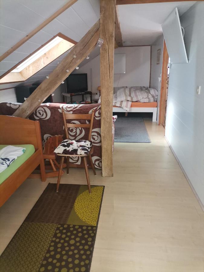 Gästezimmer Im Dg Dachschräge Mit Kleinem Bad Wlan, Tv Und Parkplatz Lachen