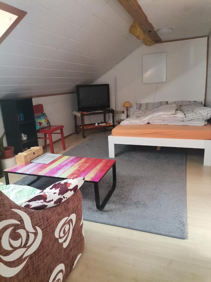 Gästezimmer Im Dg Dachschräge Mit Kleinem Bad Wlan, Tv Und Parkplatz