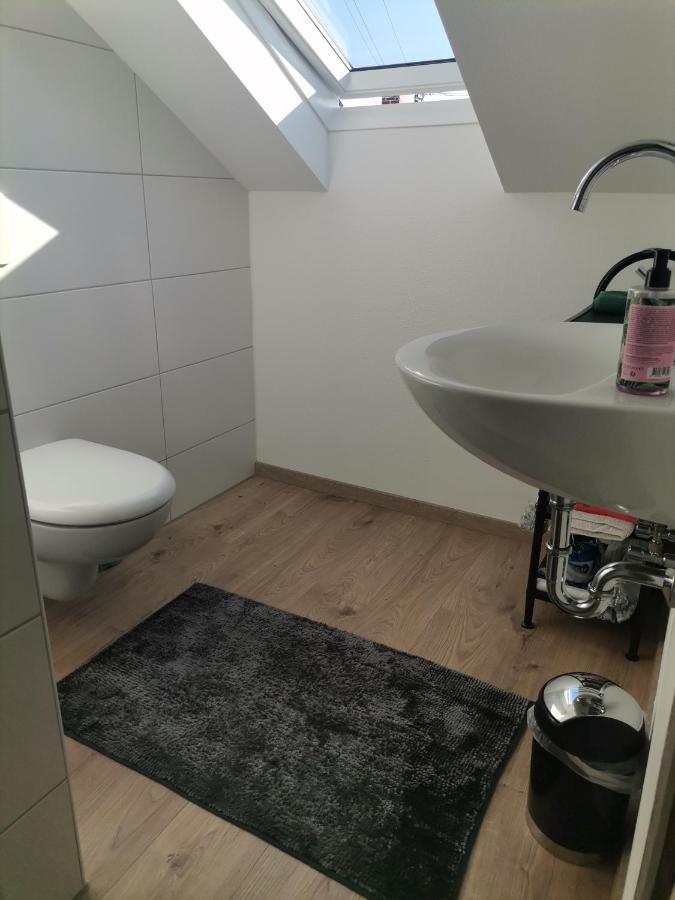 Gästezimmer Im Dg Dachschräge Mit Kleinem Bad Wlan, Tv Und Parkplatz Apartment
