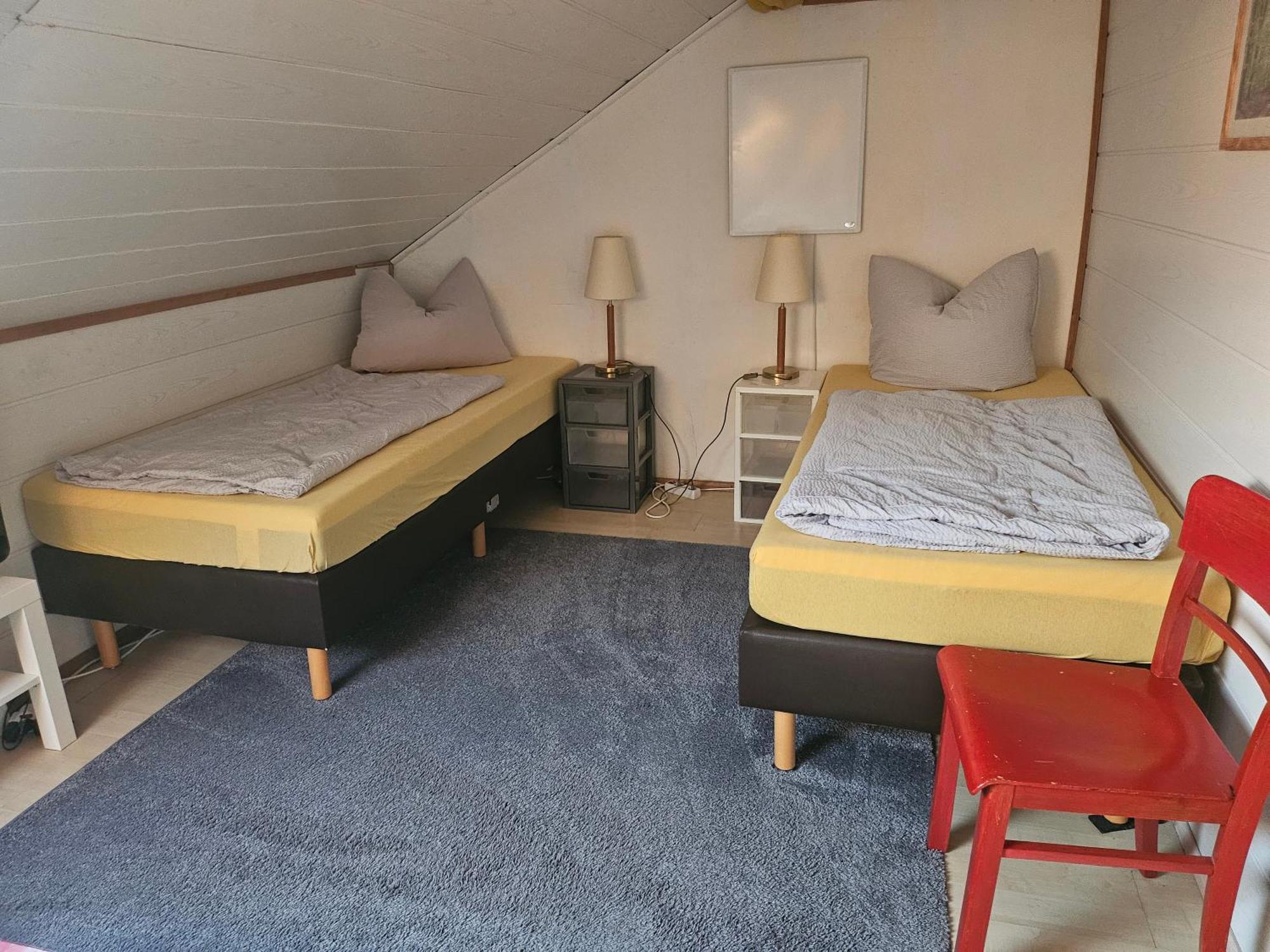 Gästezimmer Im Dg Dachschräge Mit Kleinem Bad Wlan, Tv Und Parkplatz Apartment *